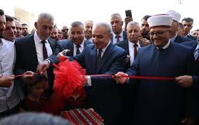 اشتية يفتتح المبنى الجديد لكلية العلوم الإسلامية في الظاهرية